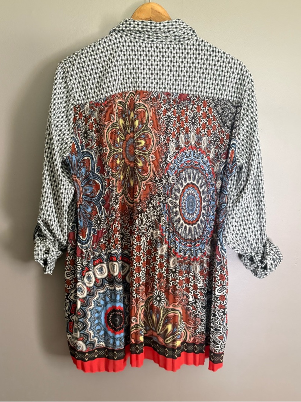 John Mark Mixed Print Black and White Top Size Large - Picture 2 of 9